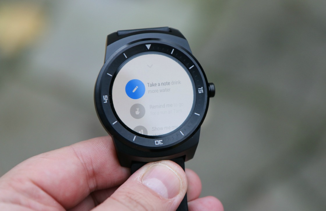 G Watch R videoreview: fraai horloge, matig Android Wear