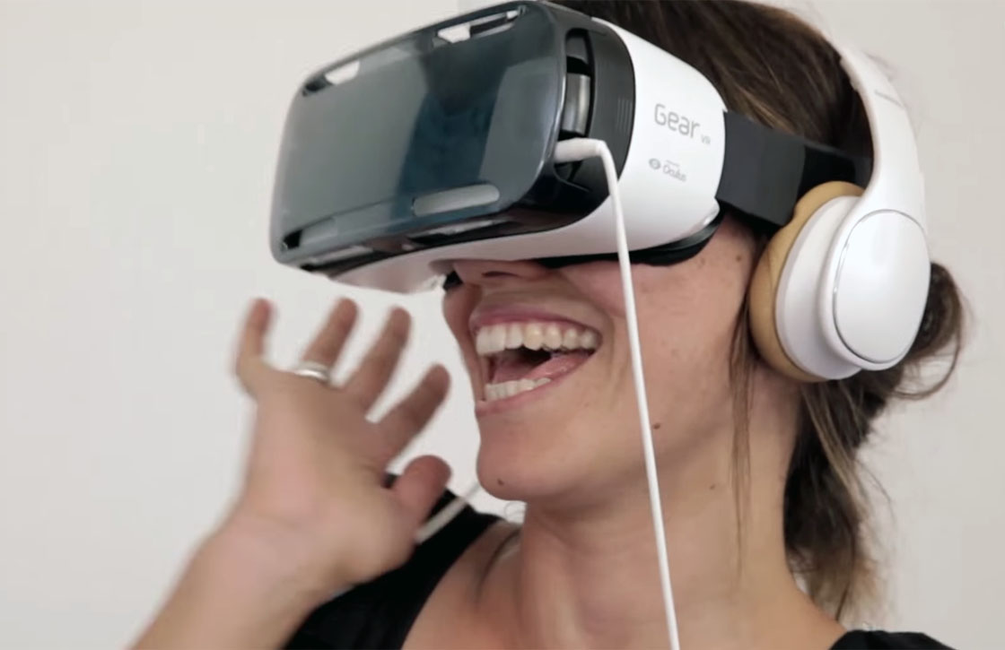 Video: Gear VR laat je duiken met haaien in de woestijn