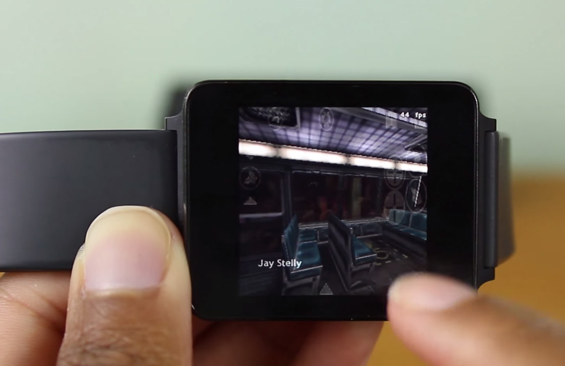 Video: jongen speelt Half-Life op Android Wear-smartwatch