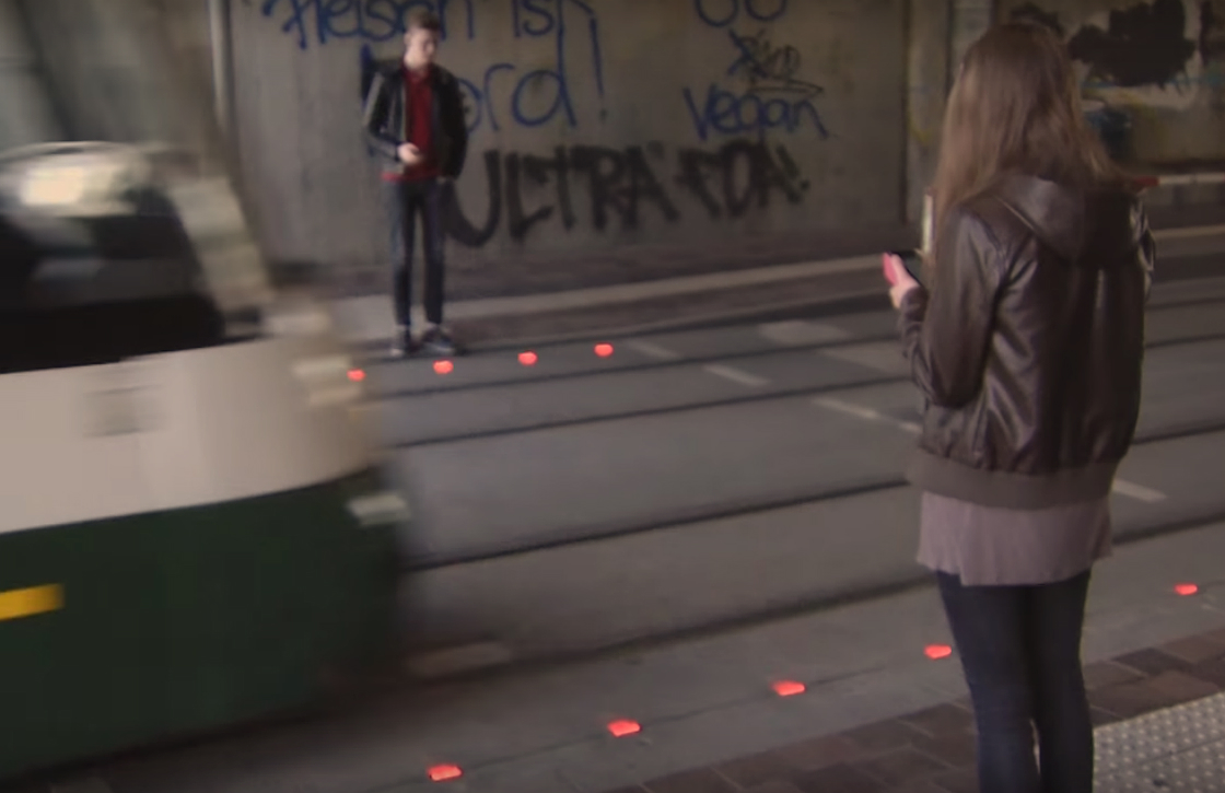 Video: Duitsland test stoplichten voor smartphonegebruikers