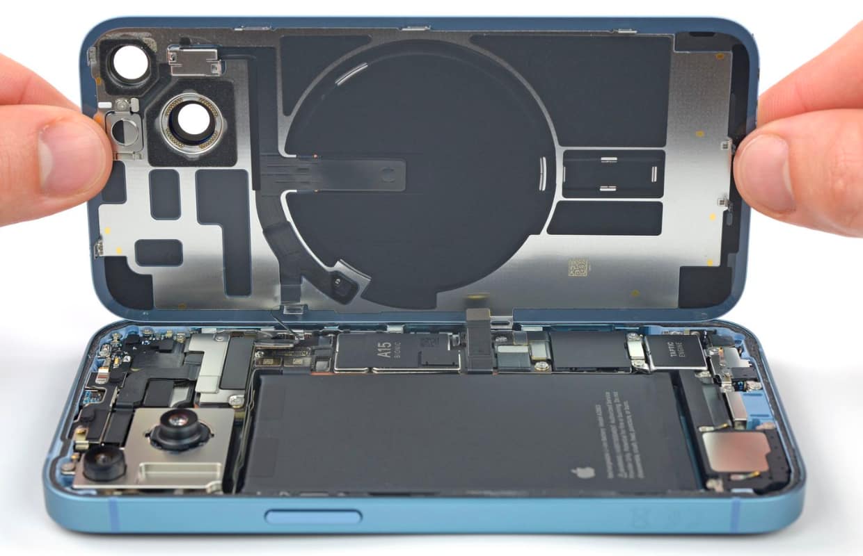 Teardown iPhone 14: kapotte achterkant is nu eenvoudig te repareren