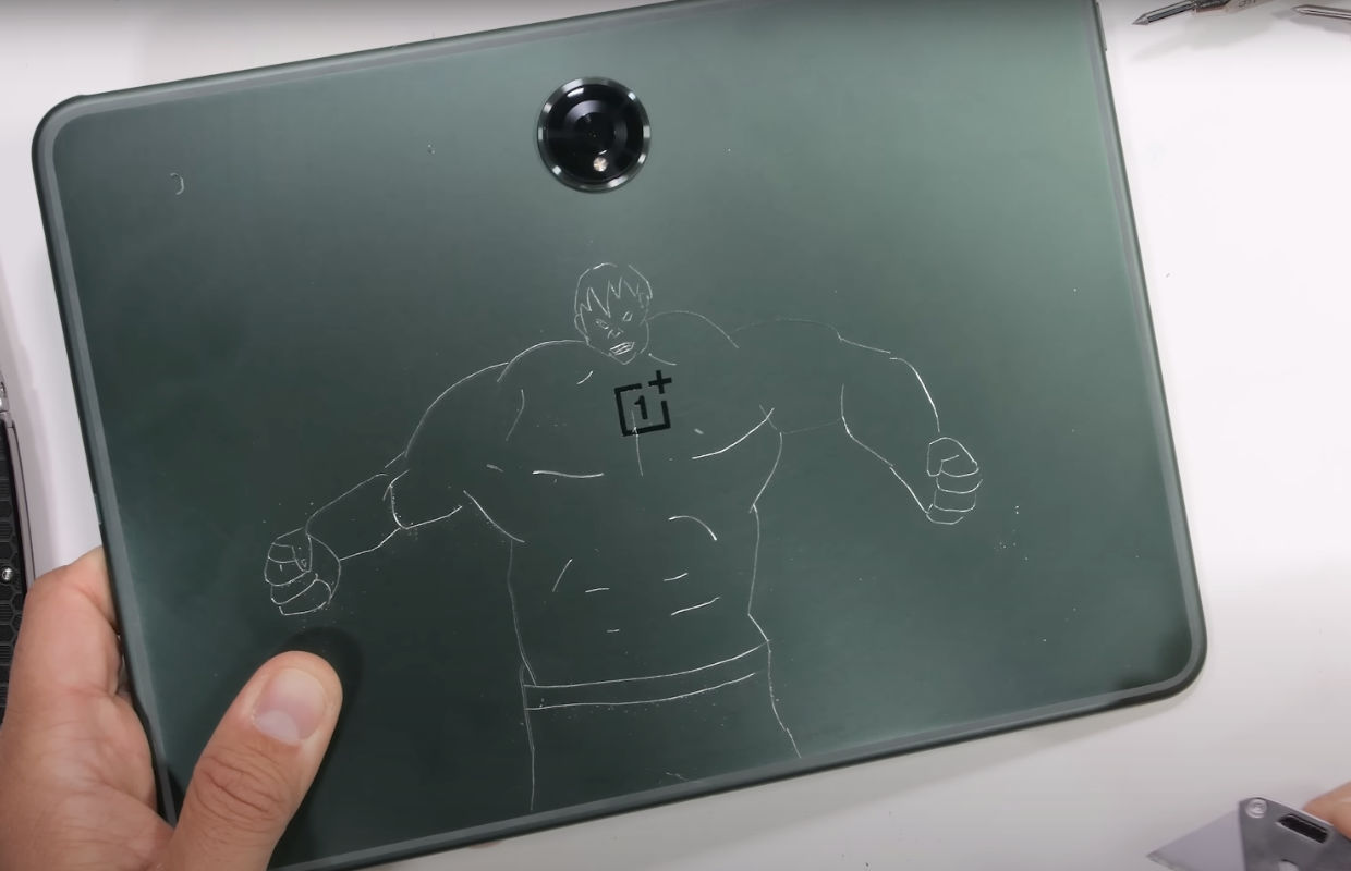 Video: OnePlus Pad verslaat iPads in beruchte marteltest