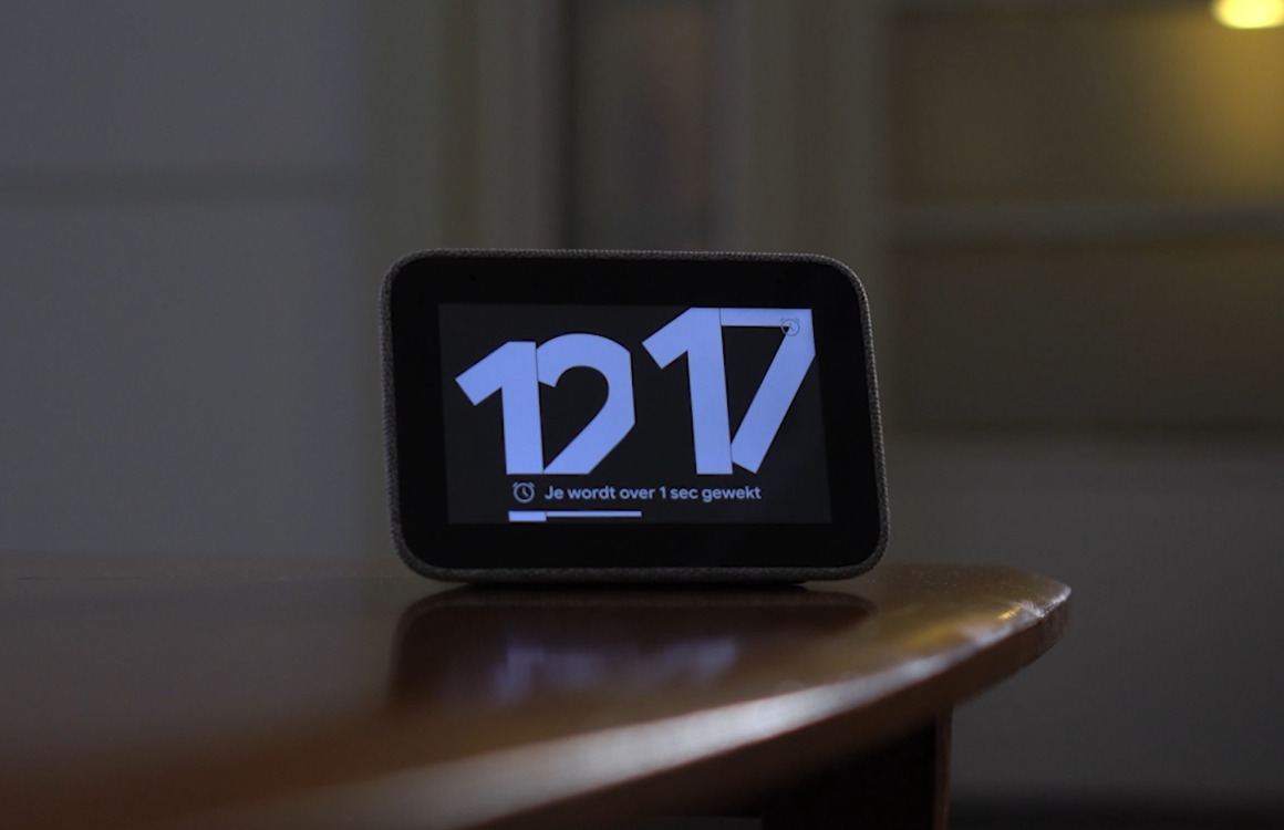Videoreview: Lenovo Smart Clock stopt een Google Assistent in je alarm