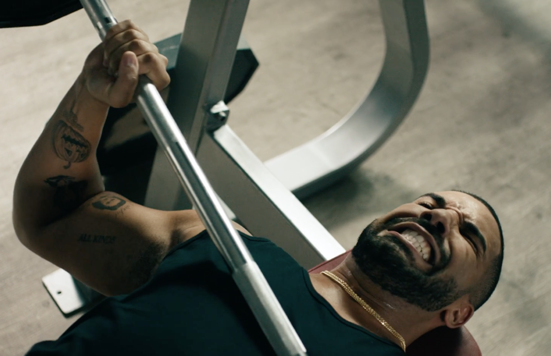 Apple Music-video: Drake bewijst dat je geen Taylor Swift moet luisteren in de sportschool