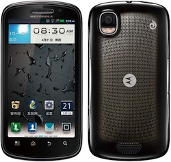 Motorola kondigt MOTO XT882 triple-dual telefoon met Android aan