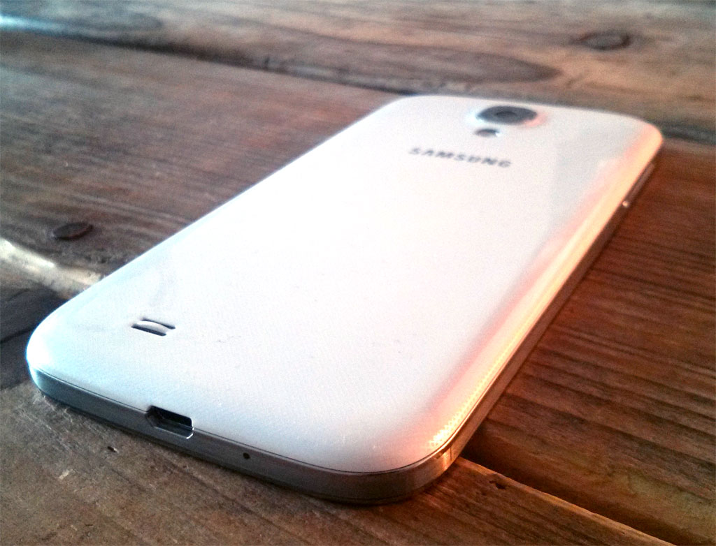 Galaxy S4 batterij kan gevaarlijk opzwellen, kosteloos laten vervangen bij Samsung