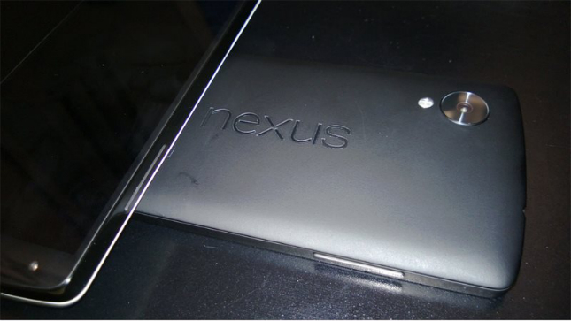 Nieuwe Nexus 5 foto’s laten toestel en Android 4.4 Kitkat opnieuw zien