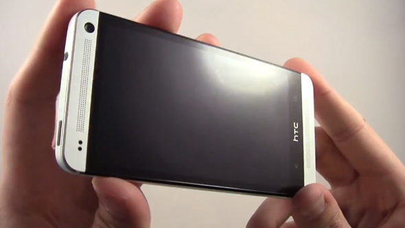 ‘HTC Two knoppen bevinden zich op het scherm, niet eronder’