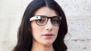 Futuristisch! Google Glass toont notificaties als je enkel naar prisma kijkt