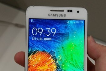 Samsung introduceert Galaxy Alpha: smartphone met metalen frame voor 599 euro