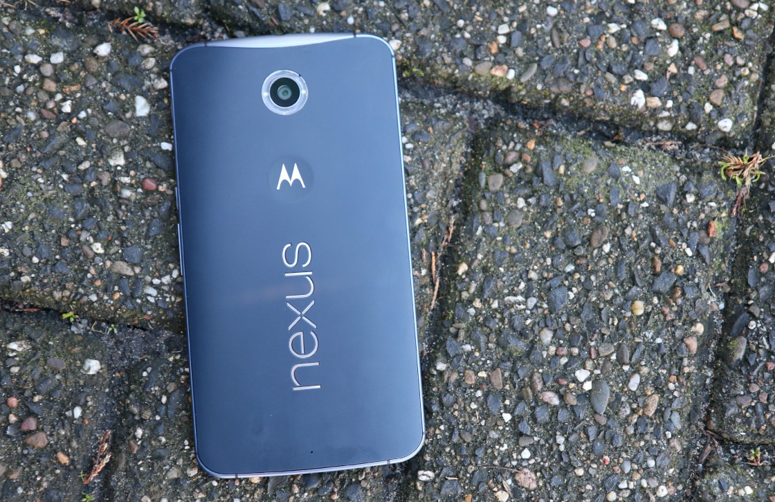 De achterkant van de Nexus 6 laat los bij sommige toestellen