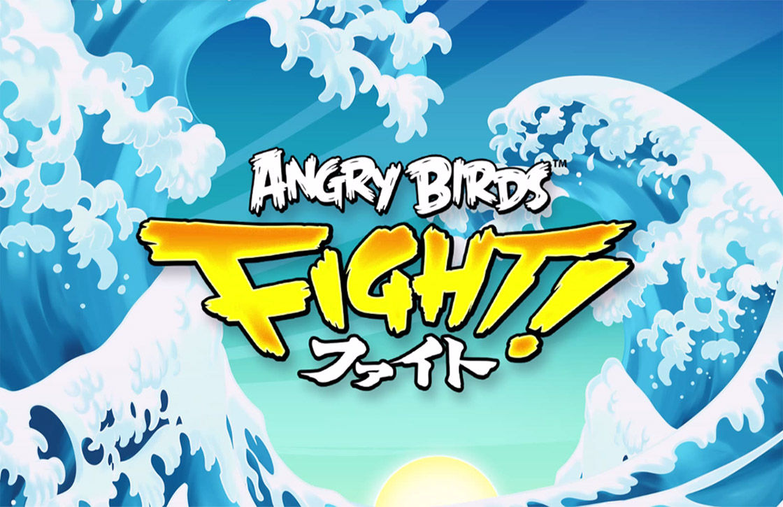 Speel drie op een rij met boze vogels in Angry Birds Fight!