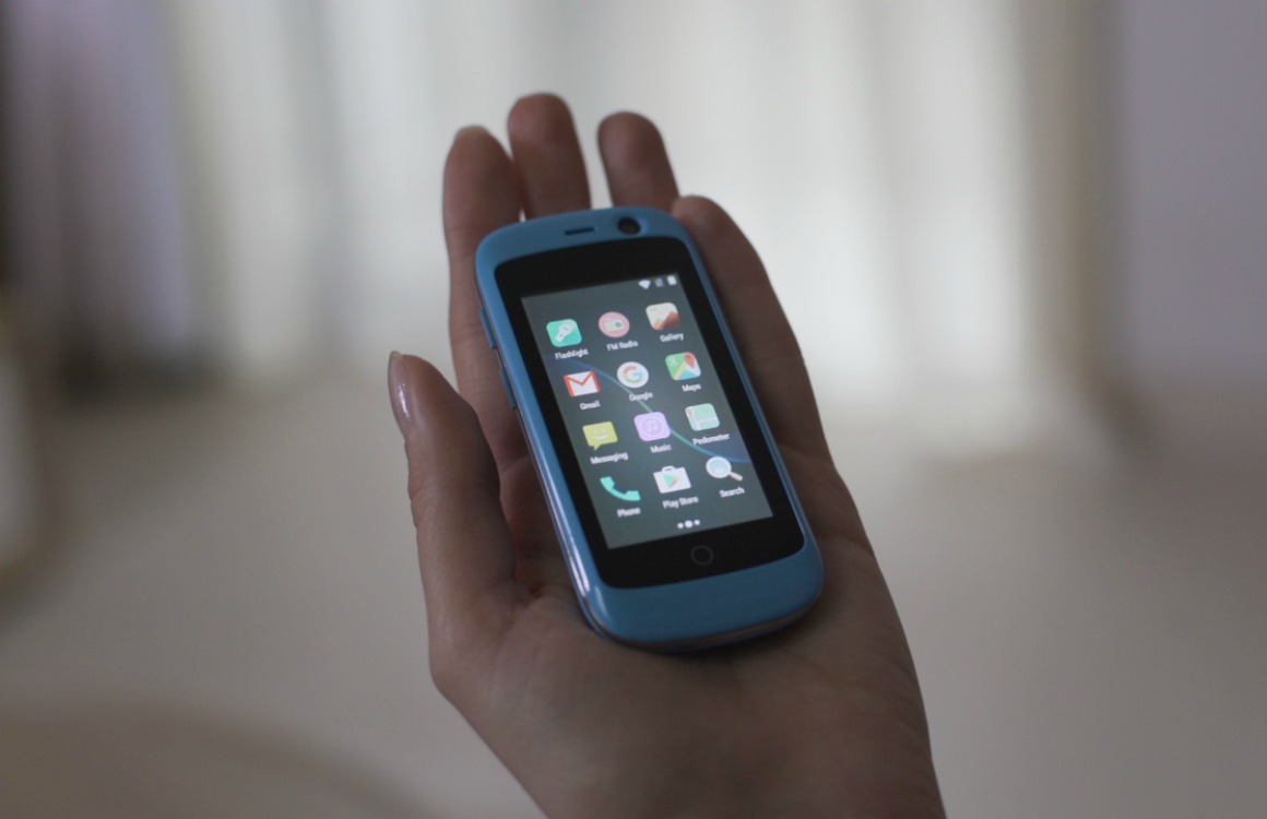 Jelly is een piepkleine 2,4 inch-smartphone met 4G en Android 7.0