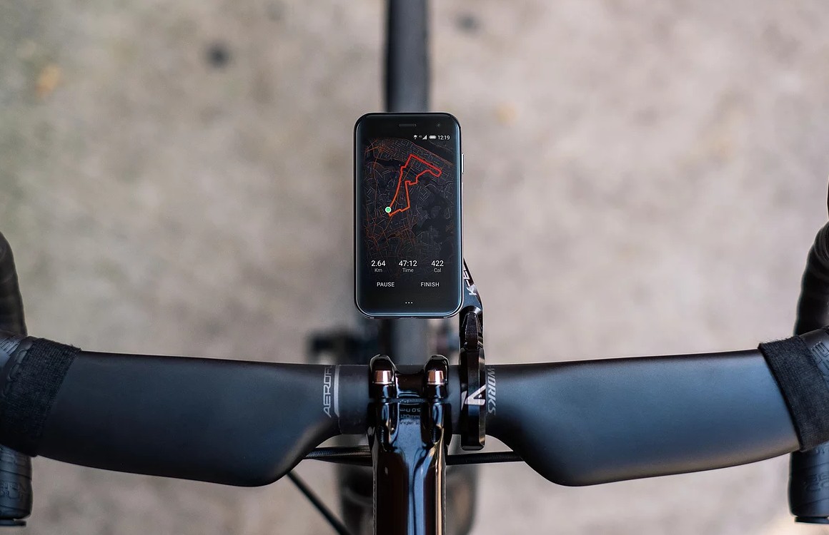 ‘Boete voor appen op de fiets wordt 95 euro’