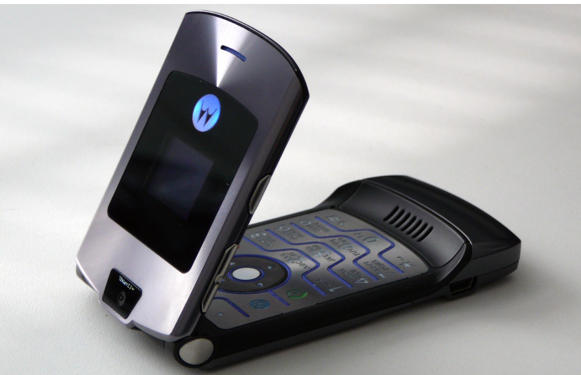‘Motorola RAZR maakt comeback, heeft opvouwbaar scherm’