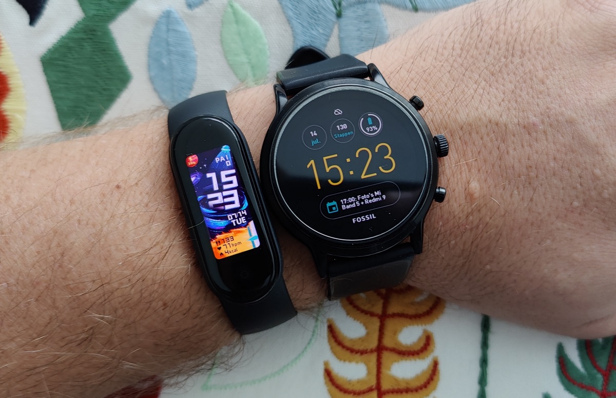 Fitnesstracker vs smartwatch: de verschillen en alles op een rij
