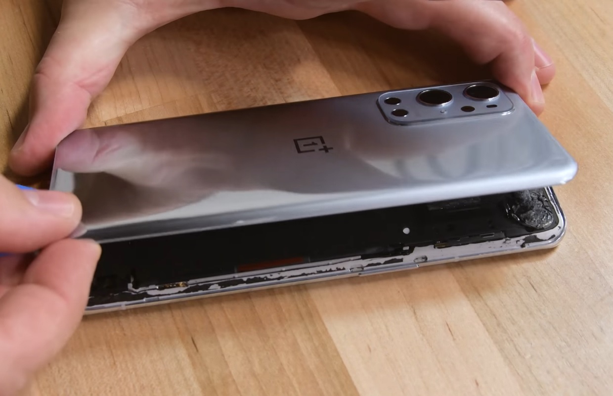 OnePlus 9 Pro teardown: heel moeilijk zelf te repareren