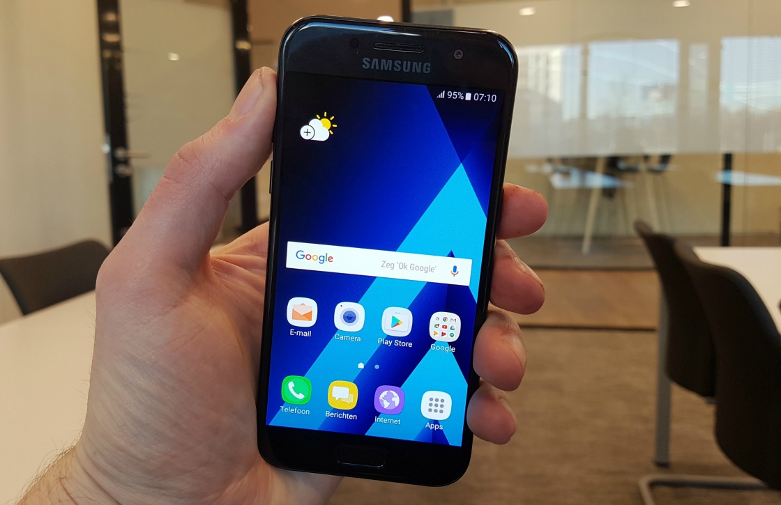 Samsung Galaxy A3 (2017) en A5 (2017) nu te koop in Nederland