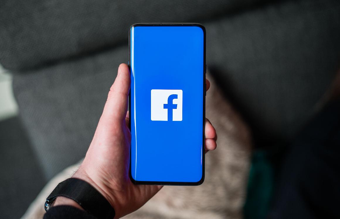 Facebook start met testen donkere modus, ook in Nederland