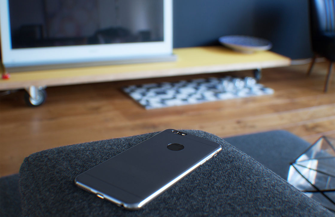 ‘Licht gebogen scherm en aluminium behuizing voor iPhone 6’