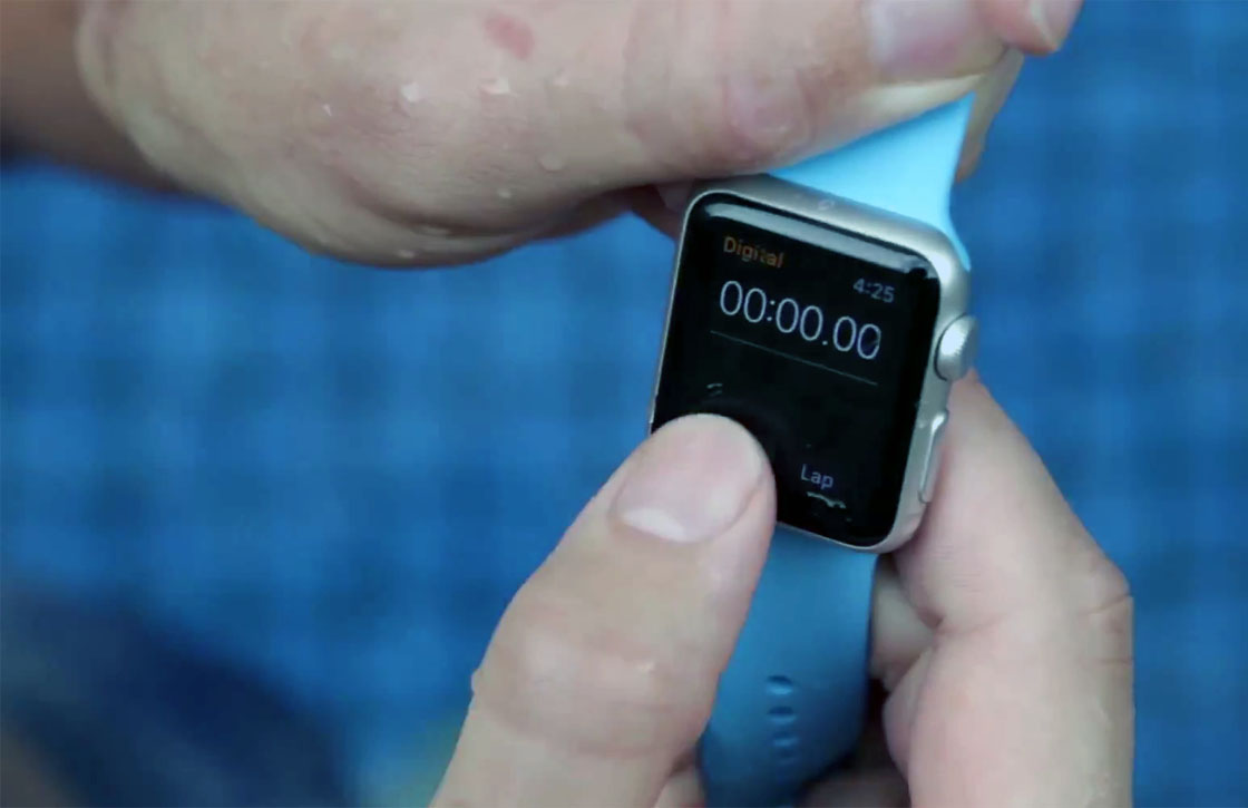 Video: zo waterbestendig is de Apple Watch