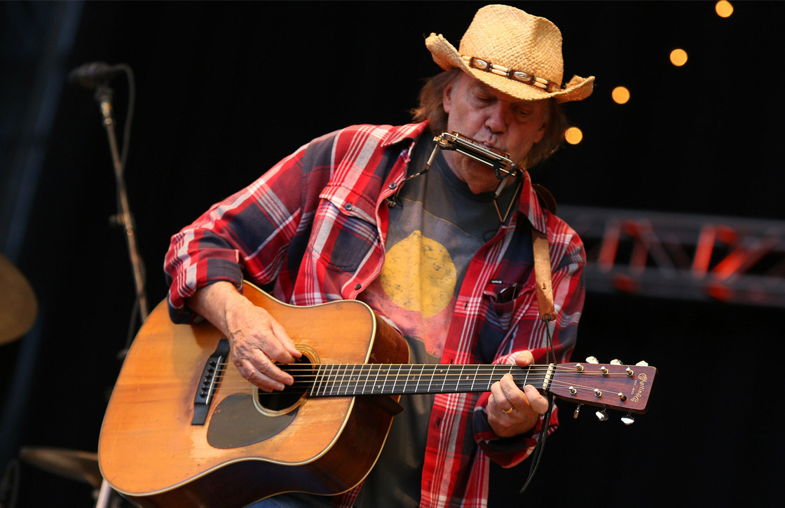 Neil Young haalt muziek van Apple Music en Spotify, kwaliteit is te laag