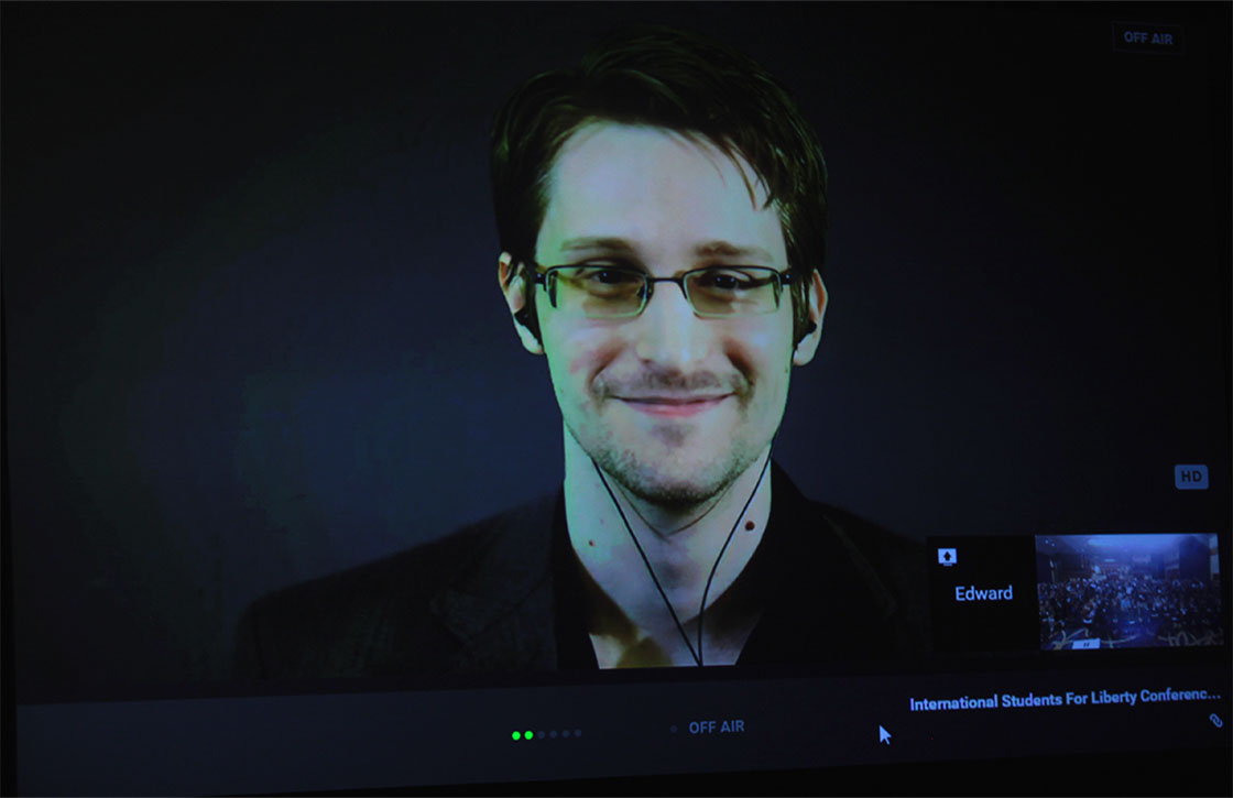 Edward Snowden: ‘FBI heeft hulp Apple niet nodig bij kraken iPhone’