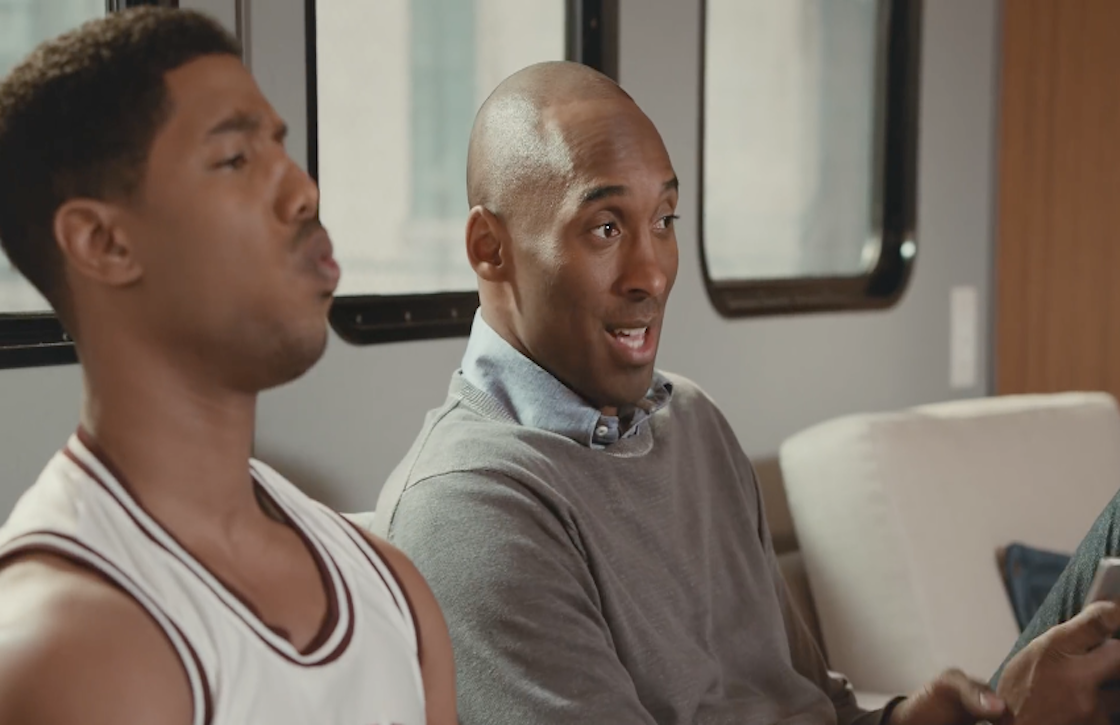 Nieuwe Apple TV-reclamespot gooit een balletje op met Kobe Bryant en Siri