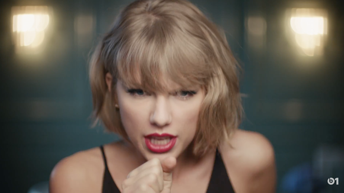 Taylor Swift playbackt er op los in nieuwe Apple Music-reclamespot