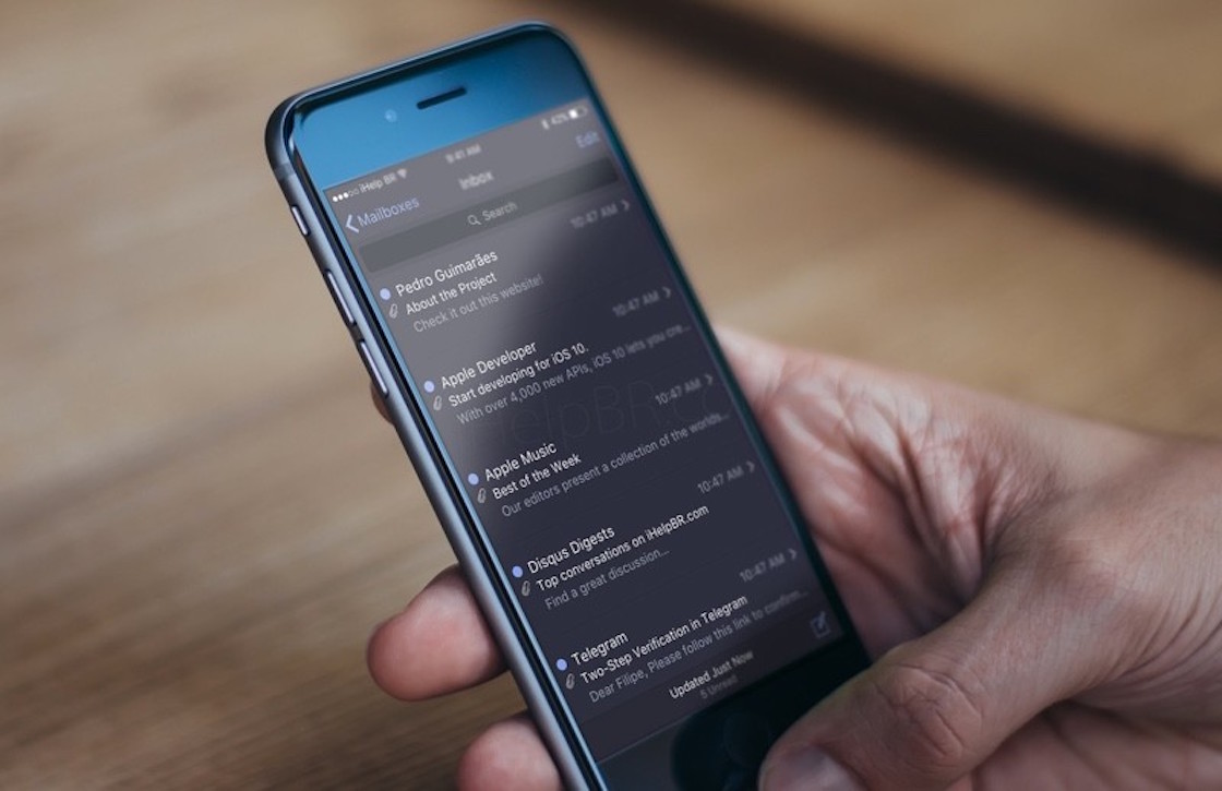 Concept toont iOS 10 met donker thema en multitasking op de iPhone