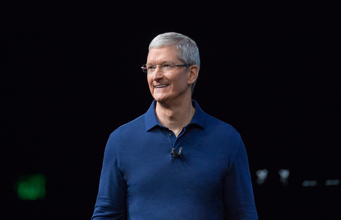 Tim Cook spreekt in Frankrijk over Apple-fabrieken en iPhone-verkopen