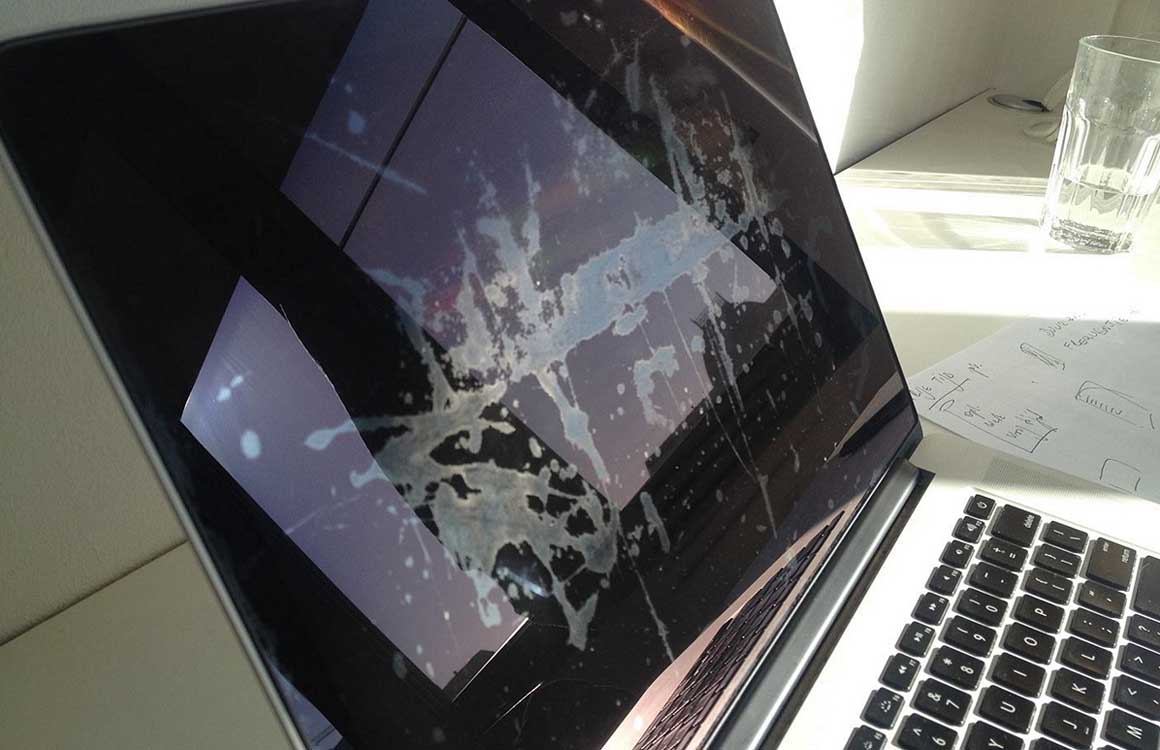 Apple verlengt nogmaals reparatieprogramma voor vlekken op MacBook-scherm