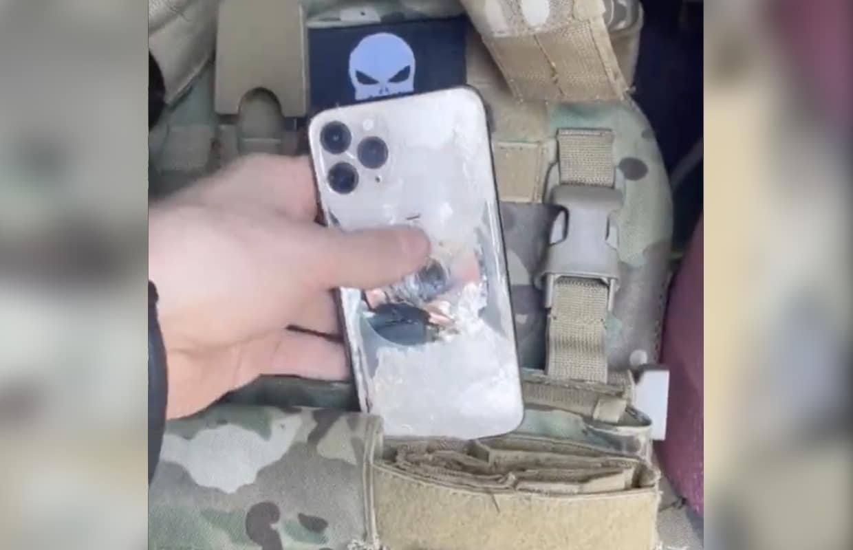 iPhone stopt kogel en redt leven van soldaat, maar legt wel het loodje 